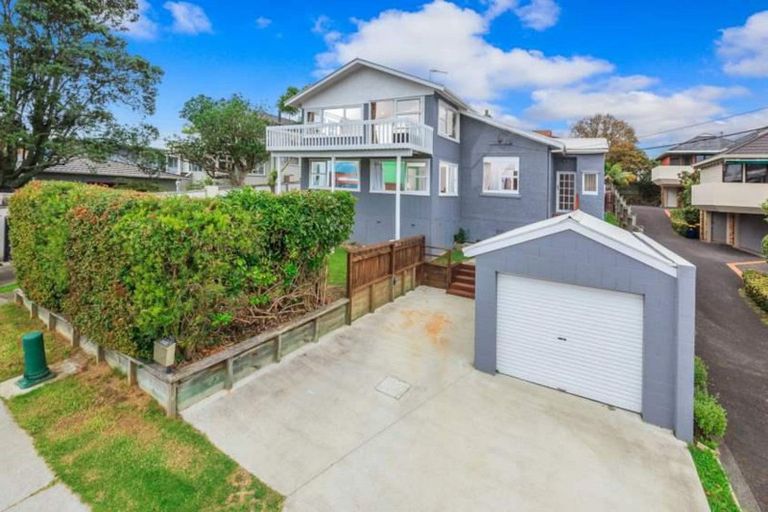Photo of property in 1/28 Rangitoto Terrace, Milford, Auckland, 0620