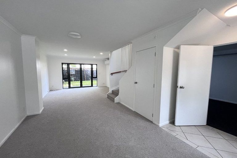 Photo of property in 4 Barnea Circle, Glen Eden, Auckland, 0602