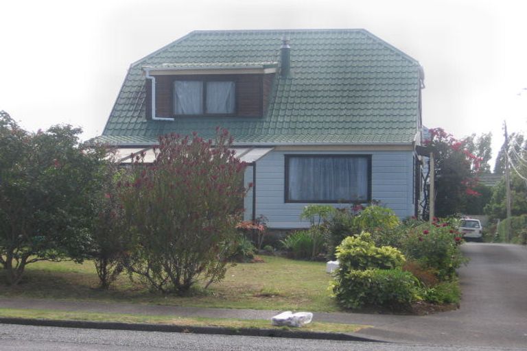 Photo of property in 3/125 Shakespeare Road, Milford, Auckland, 0620