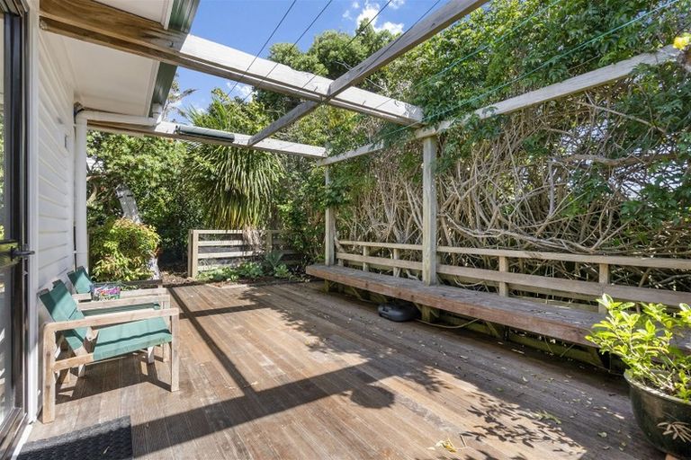 Photo of property in 100a Mellons Bay Road, Mellons Bay, Auckland, 2014