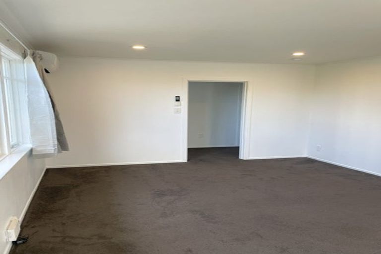 Photo of property in 16 Balmain Street, Newlands, Wellington, 6037