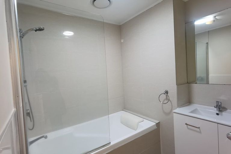 Photo of property in 1/33 Ben Nevis Place, Northpark, Auckland, 2013