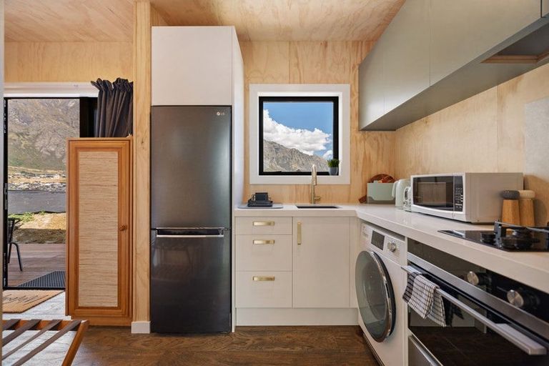 Photo of property in 16 Runholder Rise, Jacks Point, 9371