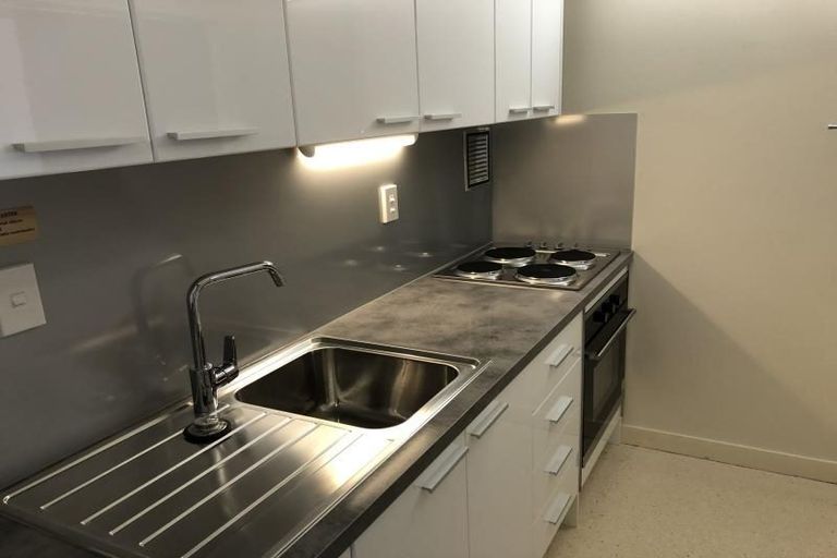 Photo of property in Hobson Court Flats, 28/70 Hobson Street, Thorndon, Wellington, 6011