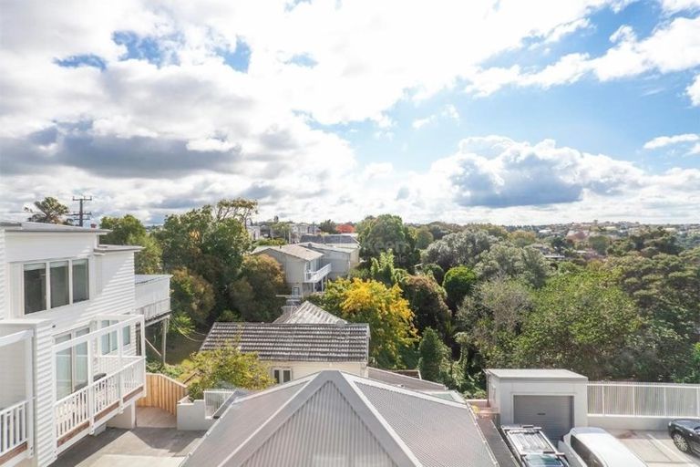 Photo of property in 9/83 Hinemoa Street, Birkenhead, Auckland, 0626