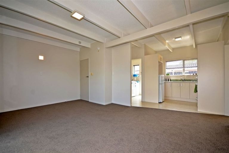 Photo of property in 2/2 Edwards Avenue, Henderson, Auckland, 0610
