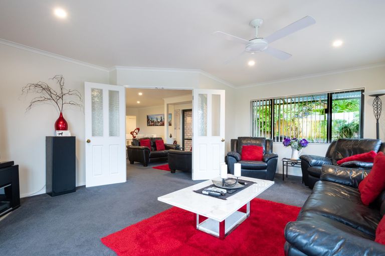 Photo of property in 13 San Marino Drive, Henderson, Auckland, 0612