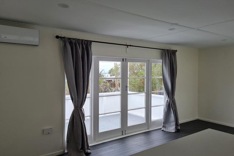 Photo of property in 2/1341 Whangaparaoa Road, Army Bay, Whangaparaoa, 0930
