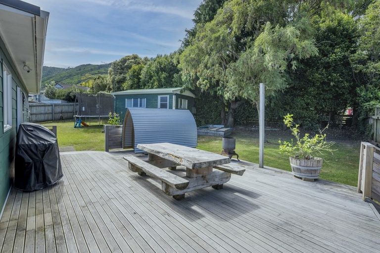 Photo of property in 21 Ruru Street, Waikanae, 5036