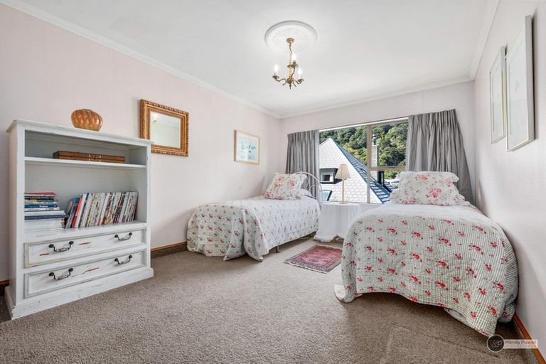 Photo of property in 2 Lady Bell Grove, Lowry Bay, Lower Hutt, 5013