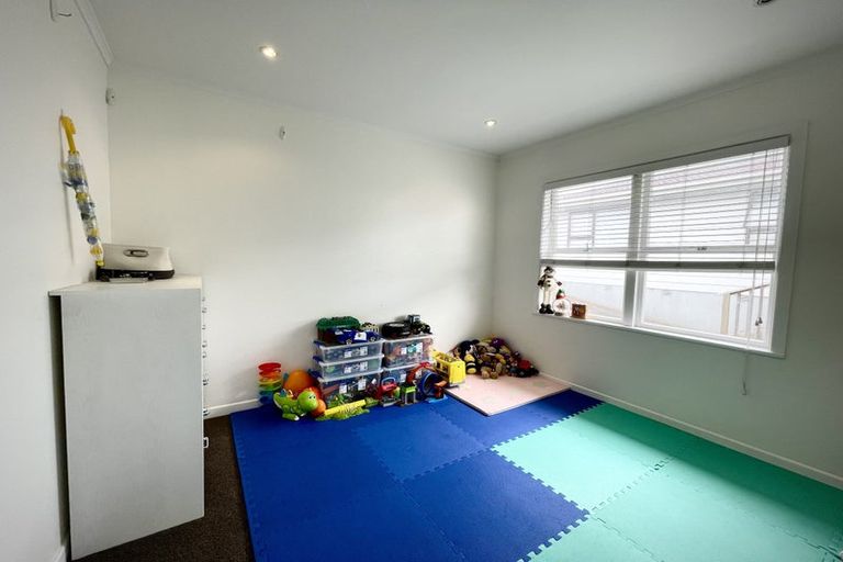 Photo of property in 1/894 East Coast Road, Northcross, Auckland, 0630