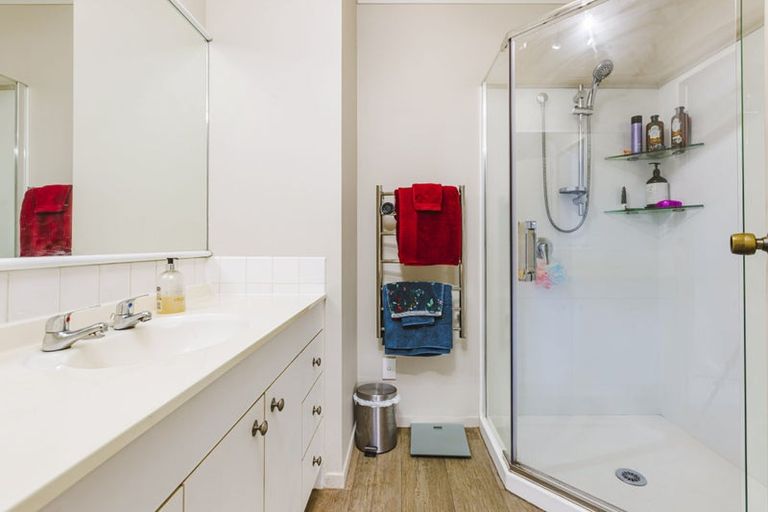 Photo of property in 15 Sheriff Place, Randwick Park, Auckland, 2105