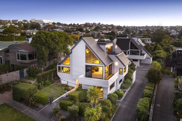 Photo of property in 1/36 Rothesay Bay Road, Rothesay Bay, Auckland, 0630