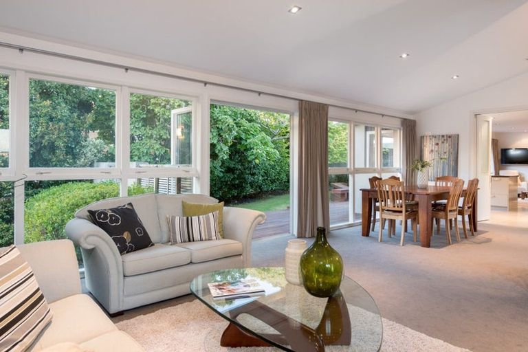 Photo of property in 7 Christensen Place, Forrest Hill, Auckland, 0620