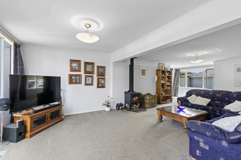 Photo of property in 17 Burden Avenue, Wainuiomata, Lower Hutt, 5014