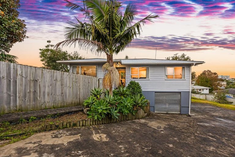 Photo of property in 18 Solar Road, Glen Eden, Auckland, 0602