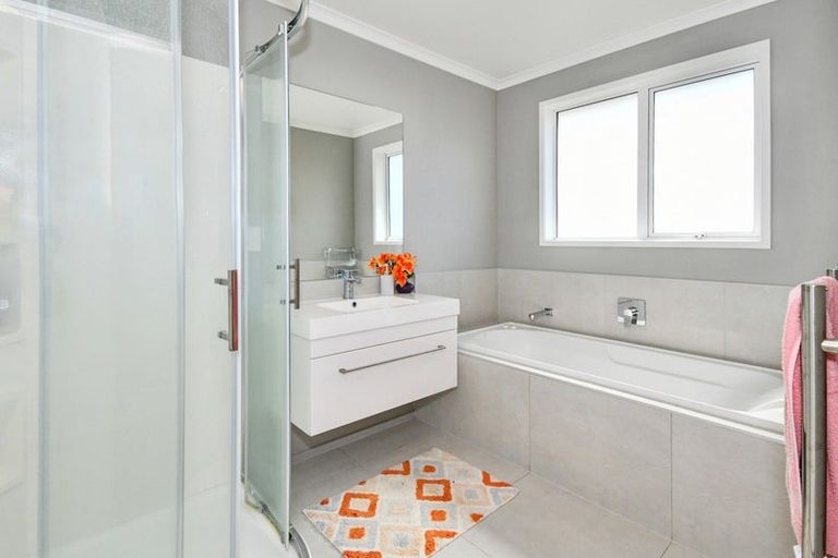 Photo of property in 12 Helenvale Crescent, Pokeno, 2402