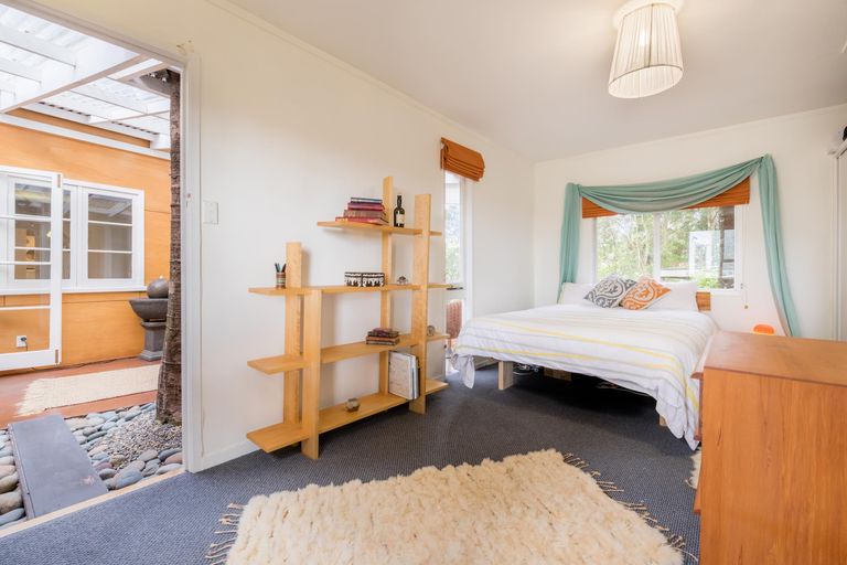 Photo of property in 136 Opanuku Road, Henderson Valley, Auckland, 0612