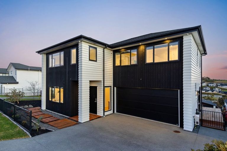 Photo of property in 39 Davey Crescent, Orewa, 0931