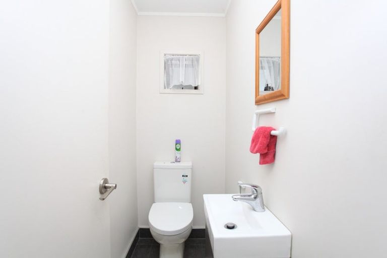 Photo of property in 11 Palmyra Way, Half Moon Bay, Auckland, 2012