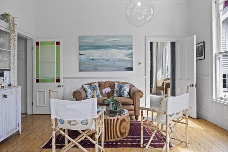 Photo of property in 329 Mangorei Road, Merrilands, New Plymouth, 4312