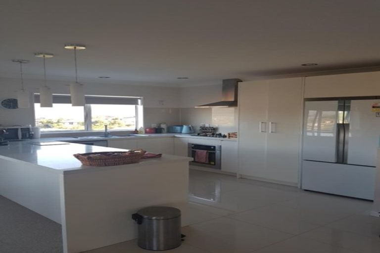 Photo of property in 28 Cosgrove Rise, Riverstone Terraces, Upper Hutt, 5018