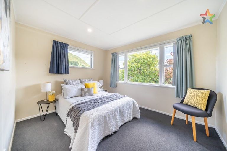 Photo of property in 2 Molloys Road, Te Marua, Upper Hutt, 5018