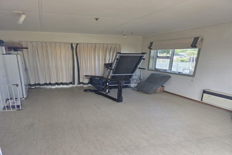 Photo of property in 8 Karaka Street, Merrilands, New Plymouth, 4312