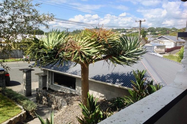 Photo of property in 10 Kitchener Terrace, Moturoa, New Plymouth, 4310