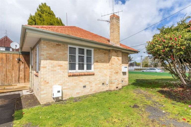Photo of property in 2 Old Farm Road, Hamilton East, Hamilton, 3216