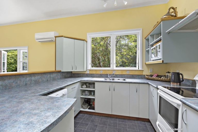 Photo of property in 94 Parkvale Road, Karori, Wellington, 6012