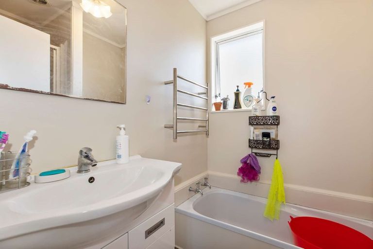 Photo of property in 2/23 Silver Creek Road, Weymouth, Auckland, 2103