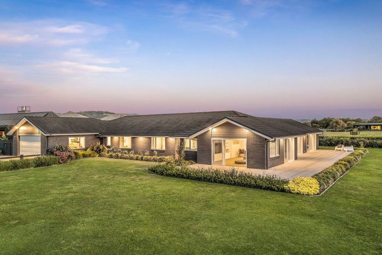 Photo of property in 14 Seachange Drive, Leamington, Cambridge, 3432