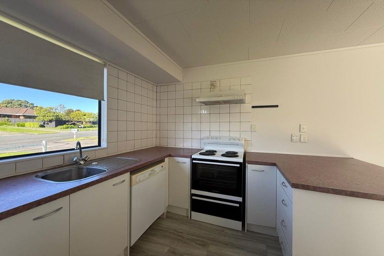 Photo of property in 2 Seaway Road, Clarks Beach, 2122