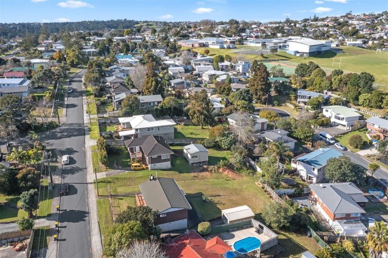 Photo of property in 42 Saffron Street, Birkdale, Auckland, 0626
