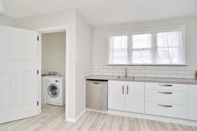 Photo of property in 28 Douglas Road, Amberley, 7410