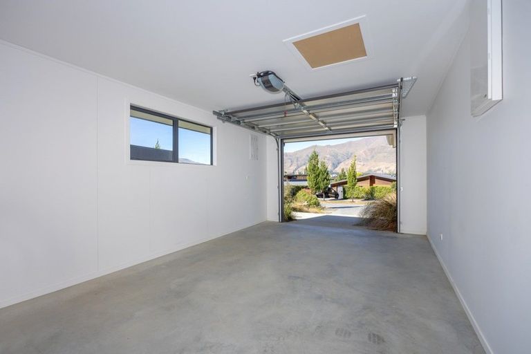 Photo of property in 16 Makomako Road, Wanaka, 9305