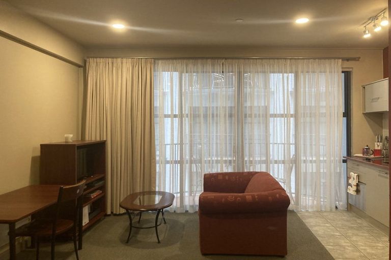 Photo of property in Atrium Apartments, 2l/154 The Terrace, Wellington Central, Wellington, 6011