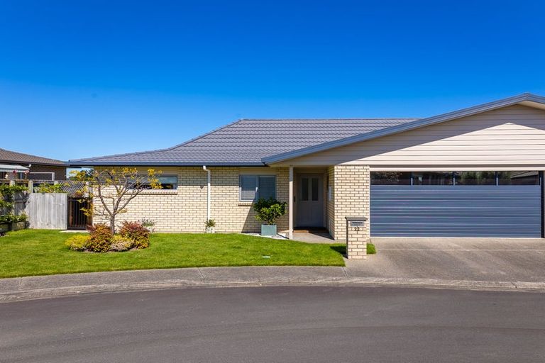Photo of property in Trackside Villas, 22/91 Mako Mako Road, Levin, 5510