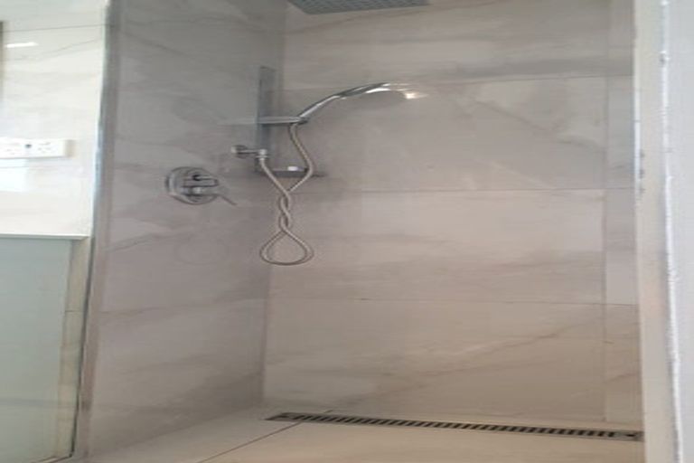 Photo of property in 2/24 Dale Crescent, Pakuranga, Auckland, 2010