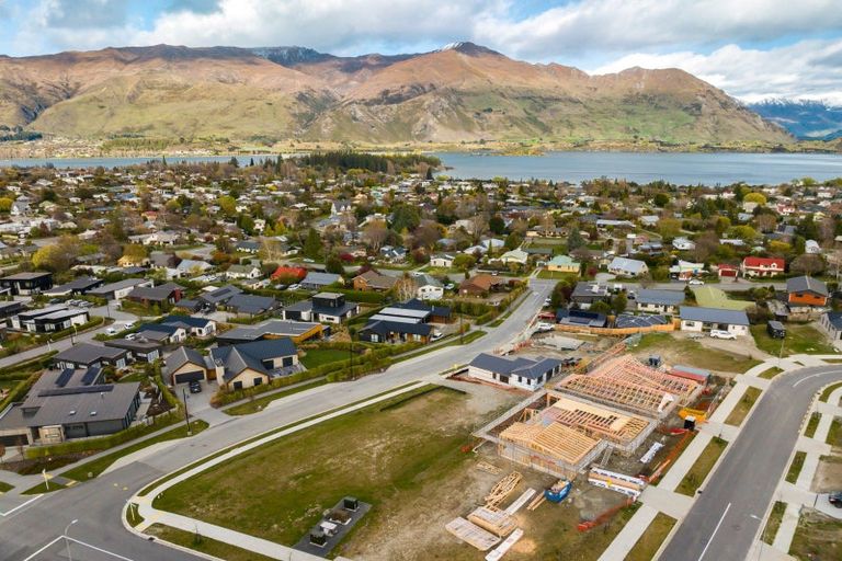 Photo of property in 80 Kirimoko Crescent, Wanaka, 9305