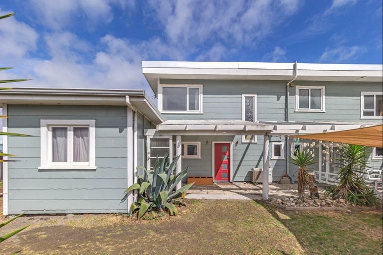 Photo of property in 4 Hunia Terrace, Himatangi Beach, Foxton, 4891