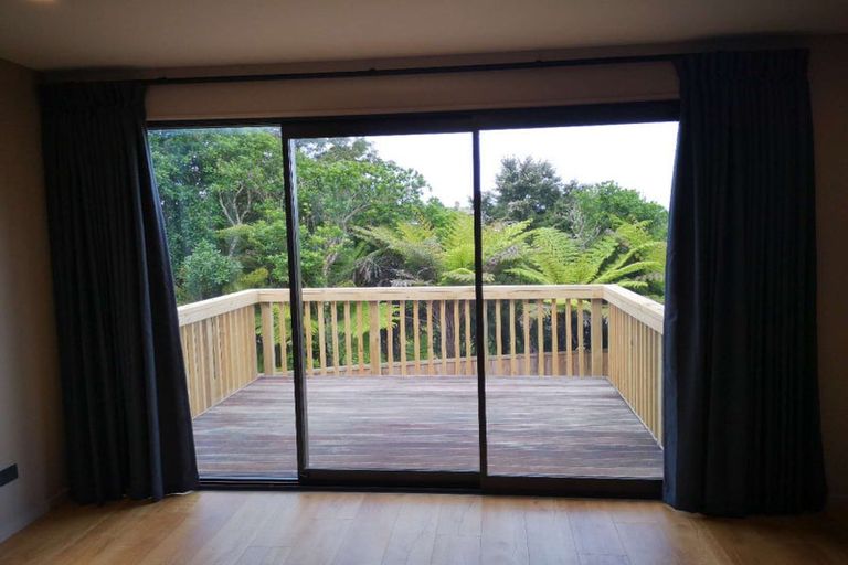 Photo of property in 44a Glen Vista Place, Bayview, Auckland, 0629