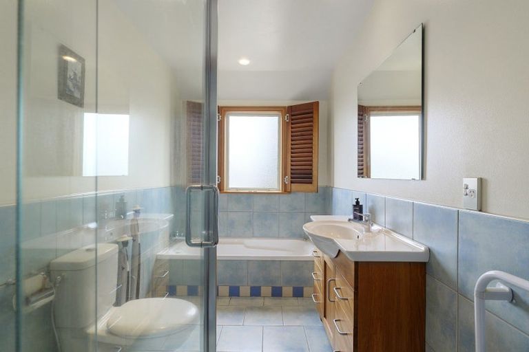 Photo of property in 32 Wai-iti Terrace, Burnside, Christchurch, 8052