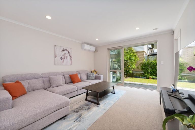 Photo of property in 11 Akeake Lane, Manurewa, Auckland, 2102