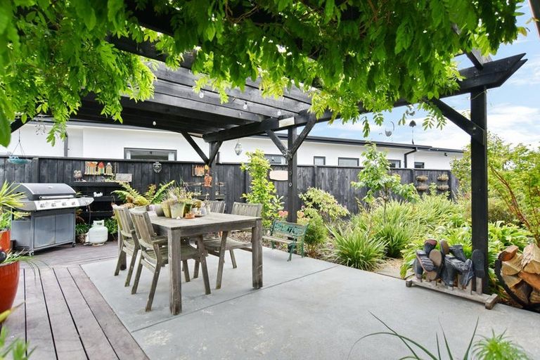 Photo of property in 27 Westpark Boulevard, Rangiora, 7400