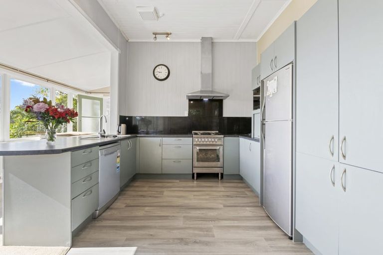 Photo of property in 2442 South Head Road, South Head, Helensville, 0874