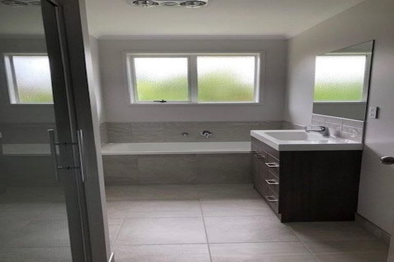 Photo of property in 50 Matija Place, Red Beach, 0932