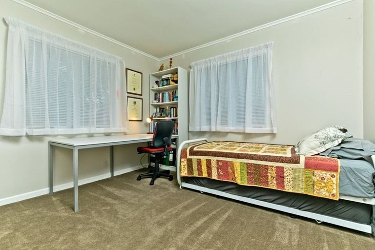 Photo of property in 1/123 Millbrook Road, Sunnyvale, Auckland, 0612