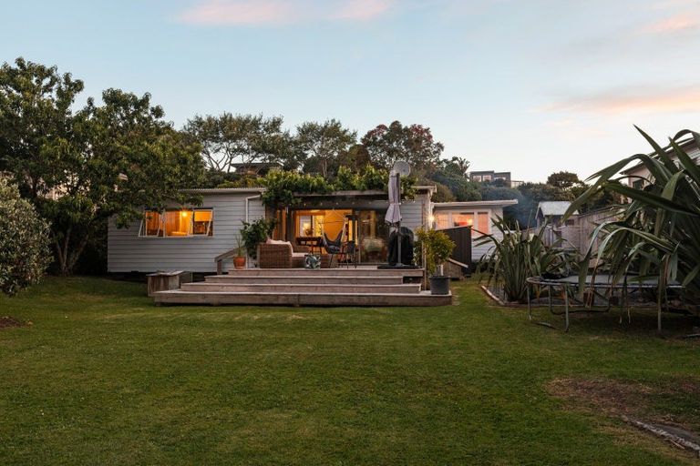 Photo of property in 39 Tiromoana Road, Raumati South, Paraparaumu, 5032